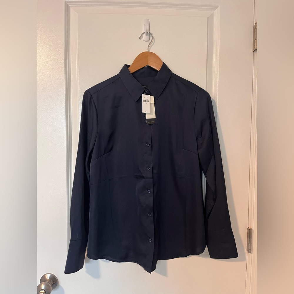 NWT Women’s Medium Silky Button Up Shirt